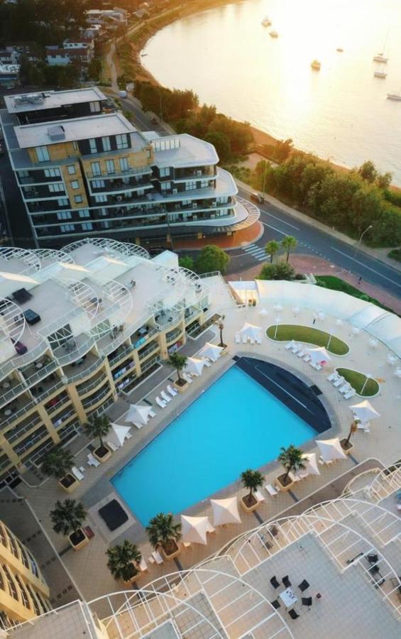 Base Holidays - Ettalong Beach Premium Apartments Bagian luar foto