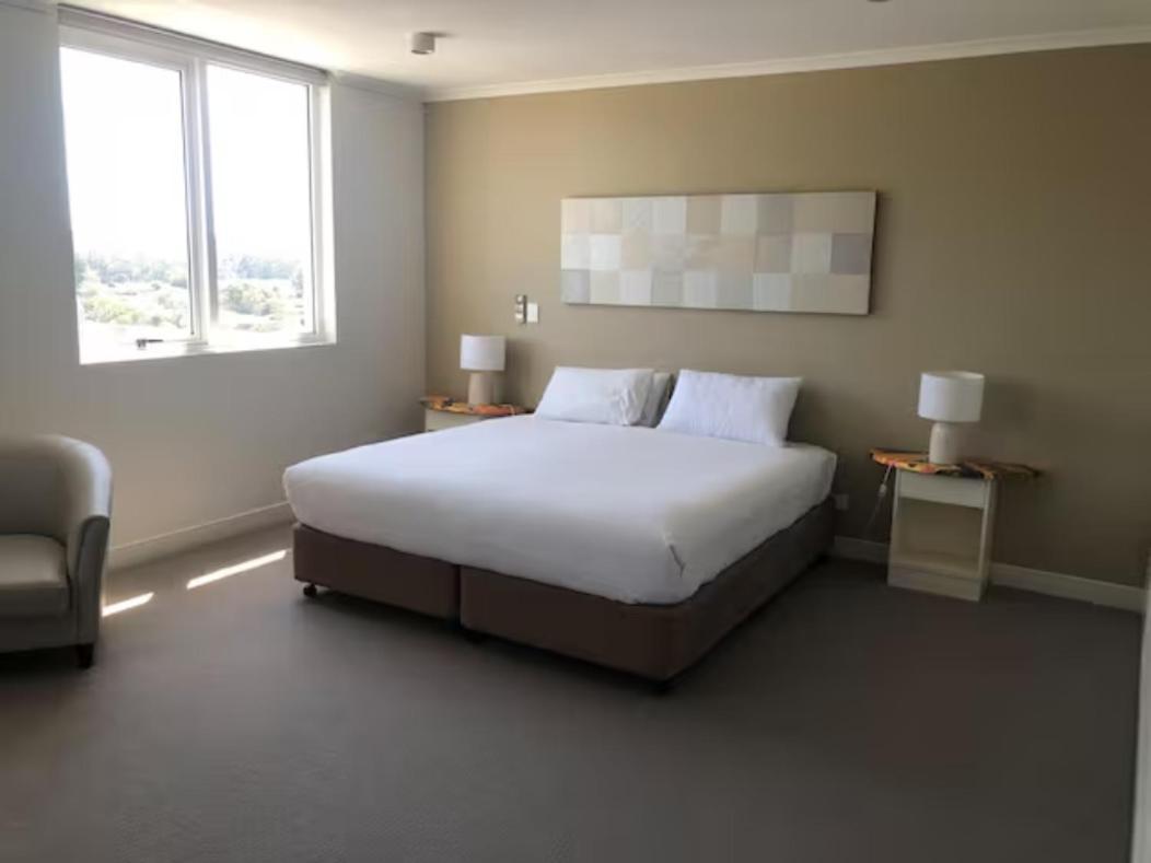 Base Holidays - Ettalong Beach Premium Apartments Bagian luar foto