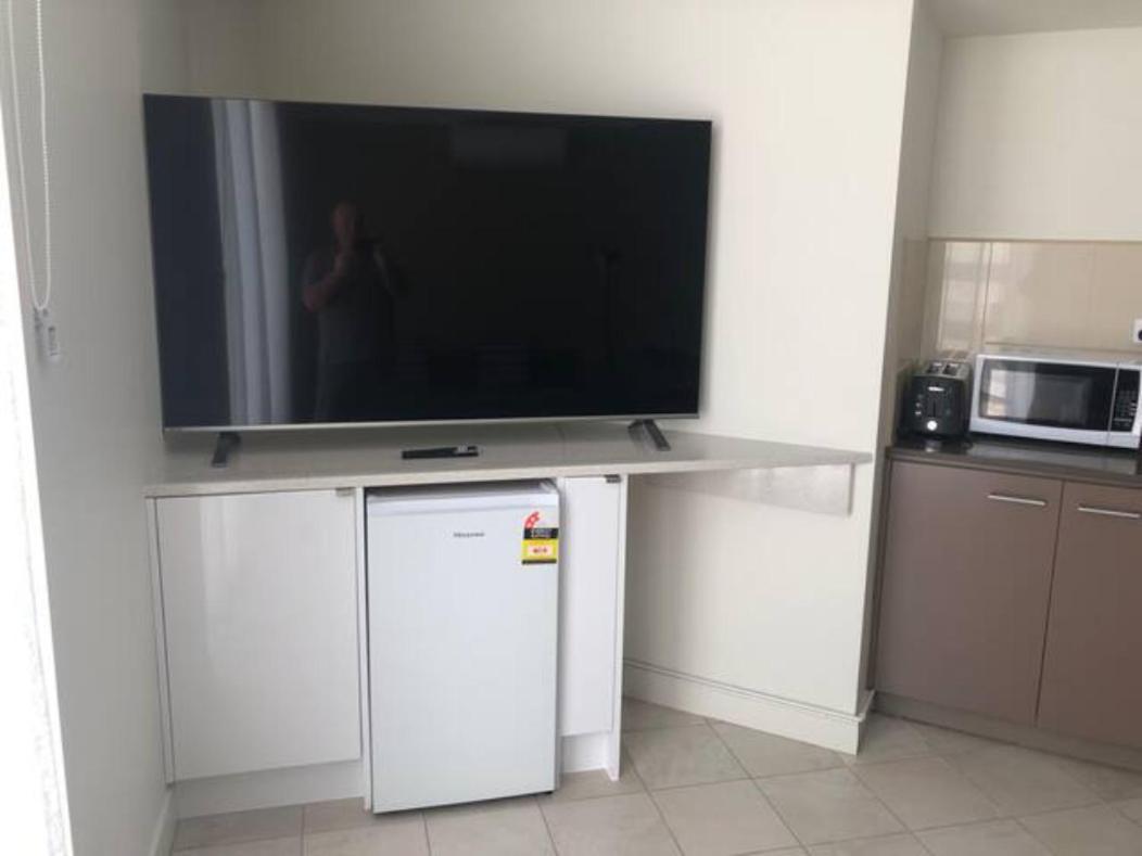 Base Holidays - Ettalong Beach Premium Apartments Bagian luar foto