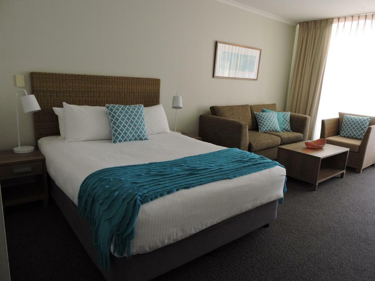Base Holidays - Ettalong Beach Premium Apartments Bagian luar foto