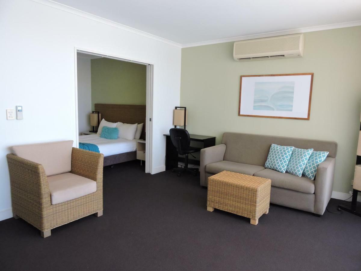 Base Holidays - Ettalong Beach Premium Apartments Bagian luar foto