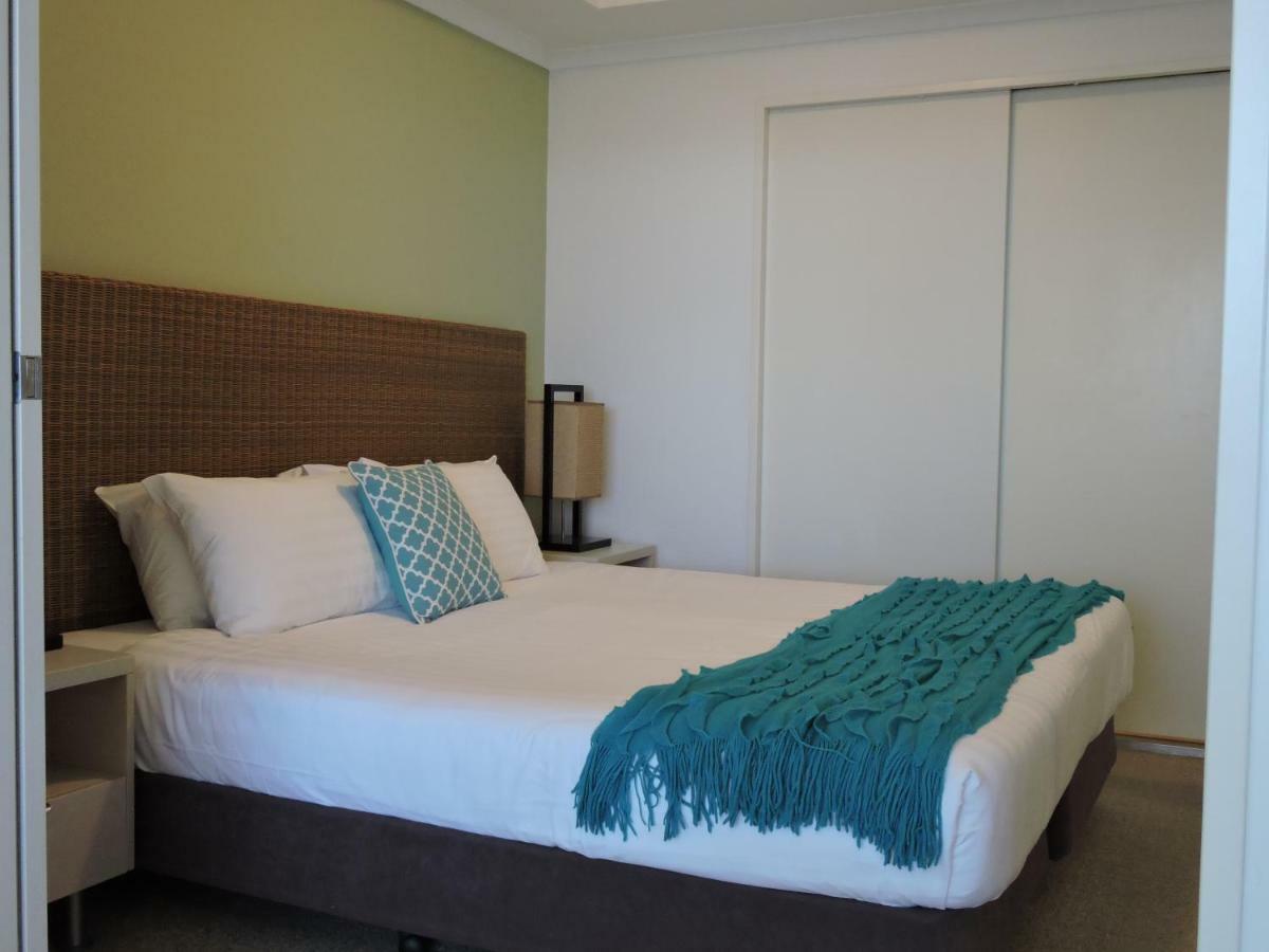 Base Holidays - Ettalong Beach Premium Apartments Bagian luar foto