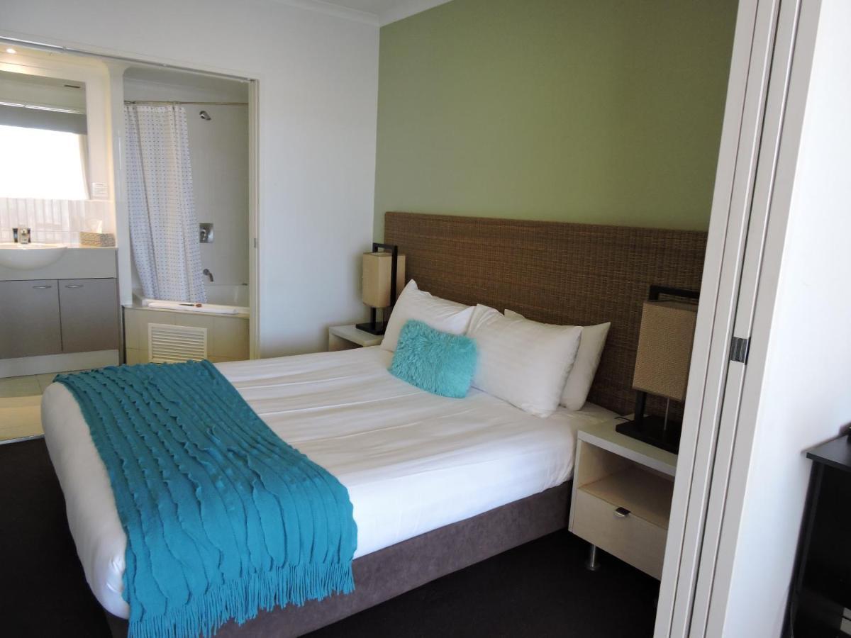 Base Holidays - Ettalong Beach Premium Apartments Bagian luar foto